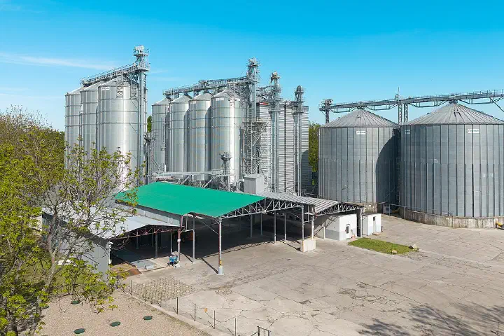 Grain elevators in Ziębice