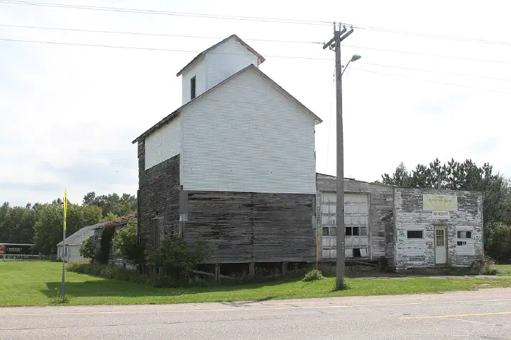 Grain Elevator E. Third Avenue, looking NE Hewitt, Minnesota, United States
