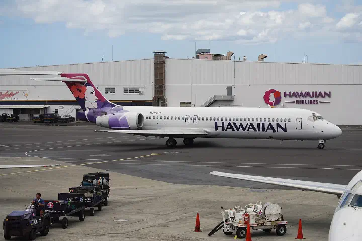 Boeing 717 of Hawaiian Airlines at Honolulu International Airport