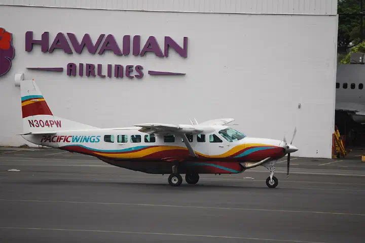 Pacific Wings Caravan heads for gate (3)