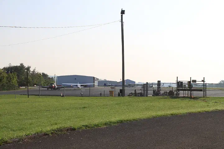 Moore-Murrell Airport, Morristown, Tenessee, planes on tarmac area