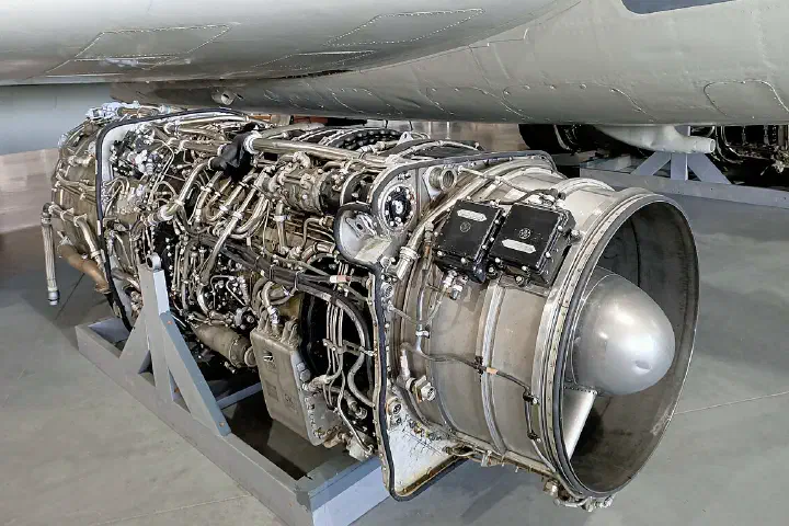 Armstrong Siddeley Sapphire Sa.7 Turbojet engine at the Jet Age Museum next to a Gloster Javelin