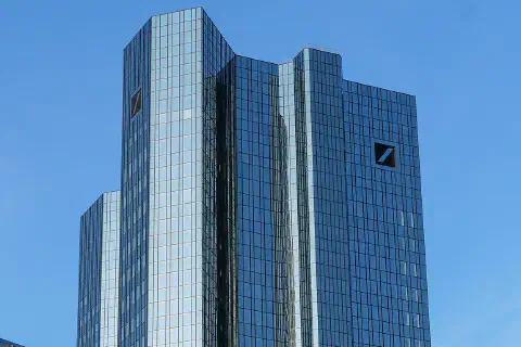 Deutsche Bank Hochhaus vom Opernplatz am 15
