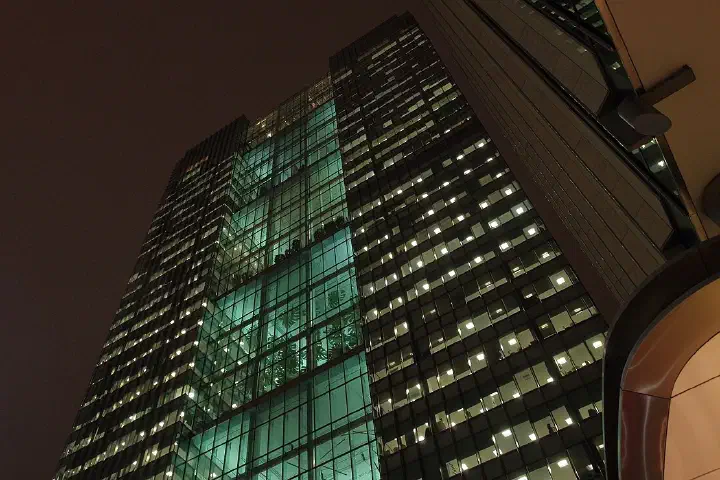 Looking up at 1 Churchill Place, aka the Barclays Building, in Canary Wharf