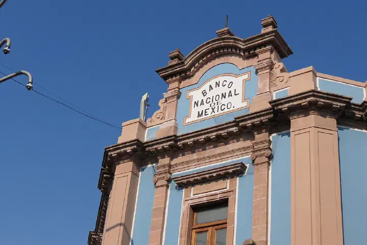 Banco Nacional de México (ahora Elektra), obra de Refugio Reyes Rivas