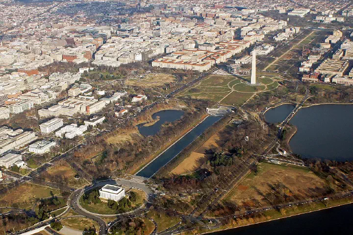 Aerial view National Mall , Washington, D.C. From bottom right to top left, Lincoln Memorial, Reflecting Pool, World War II Memorial