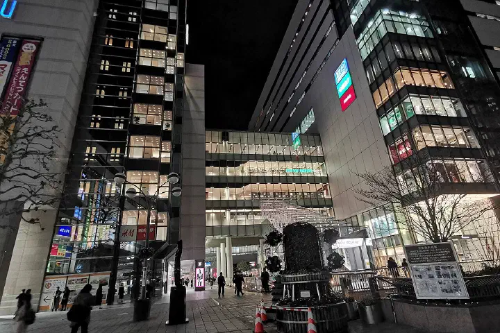 Entetsu Department Store at night