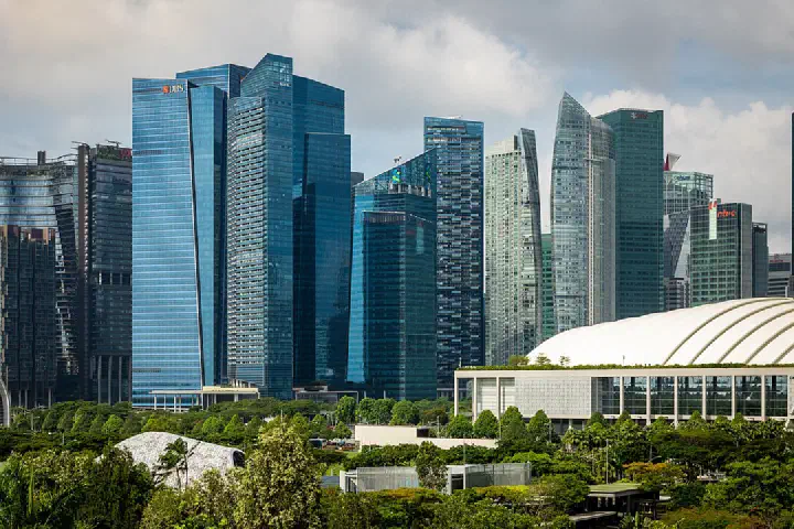 As the financial Heart of Singapore, the Downtown Core houses the headquarters and offices of numerous corporations, as well as the Singapore Exchange