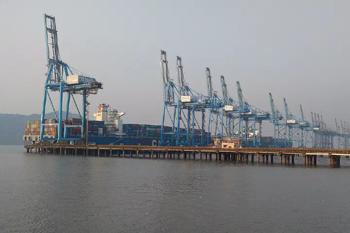 Container handling on the JNPT Port