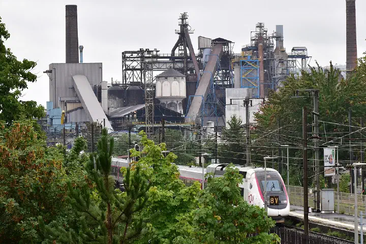 The Saint-Gobain Group's steelworks in Pont-à-Mousson as seen from the station bridge/Place Thiers
