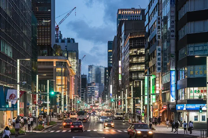 View of Chuo-dori, southwards from Nihonbashi