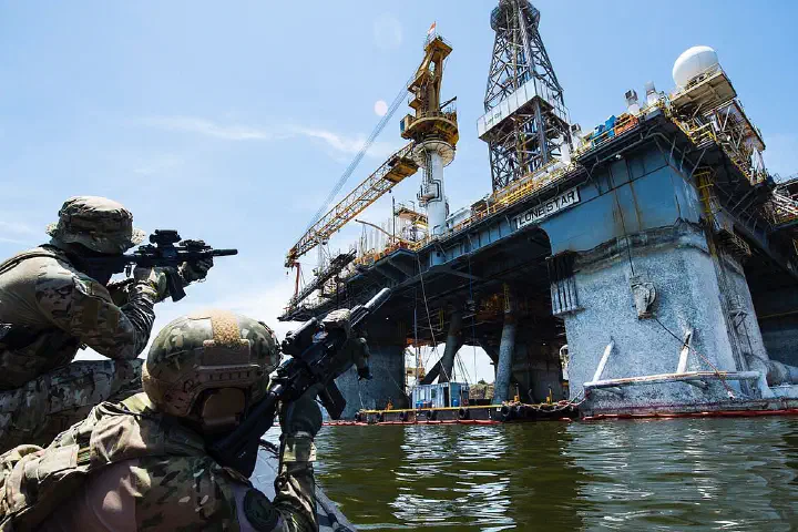 Incursão em embarcações e plataformas