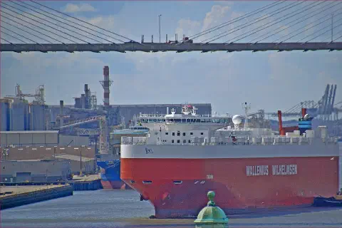 Image by Ron Cogswell on July 19, 2012, from the roof of the Hampton Inn in Savannah, using a Nikon D80