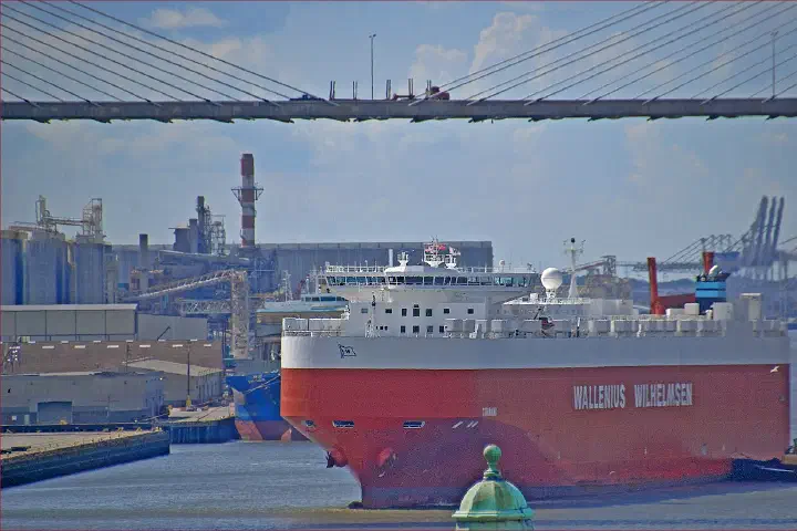 Image by Ron Cogswell on July 19, 2012, from the roof of the Hampton Inn in Savannah, using a Nikon D80