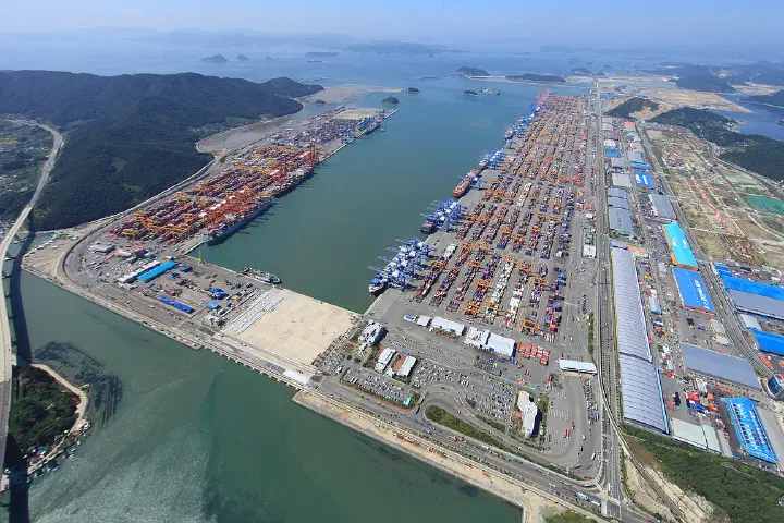 Busan port is the largest port in South Korea, located in the city of Busan, South Korea