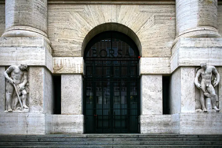Borsa di Milano Ingresso del Palazzo Mezzanotte