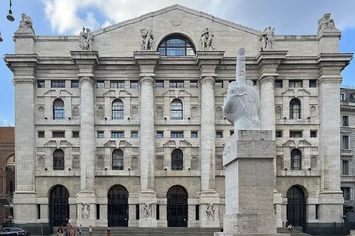 Palais Mezzanotte, Milan