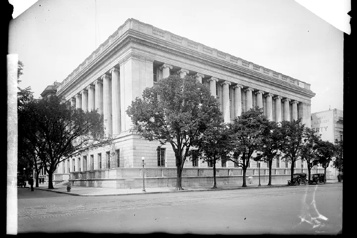 Title: Treasury Annex, Pennsylvania Ave., [Washington, D.C.] Abstract/medium: 1 negative : glass ; 8 x 6 in