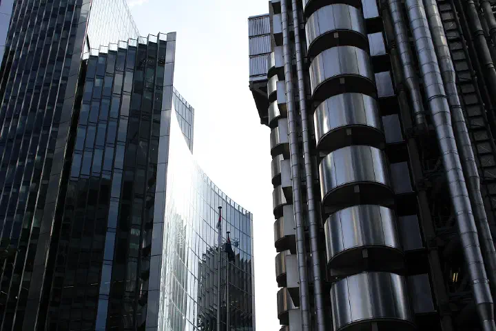 Lloyd's building .mw-parser-output .messagebox{margin:4px 0;width:auto;border-collapse:collapse;border:2px solid