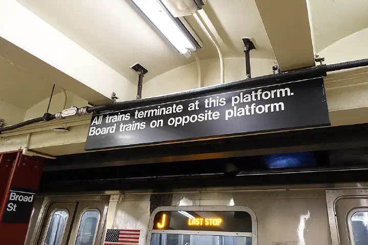 The north end of the Brooklyn-bound platform of the Broad Street BMT Nassau Street station