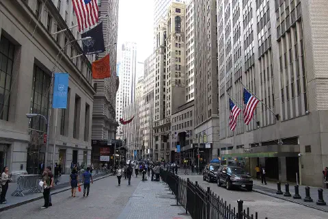 Broad Street is located in the Financial District in the New York City borough of Manhattan, stretching from South Street to Wall Street